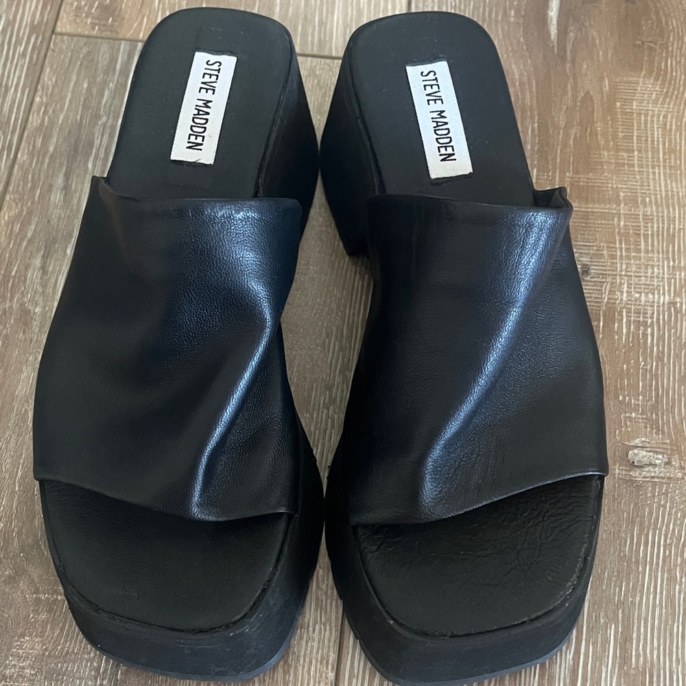 Steve Madden Black Platform Slides
